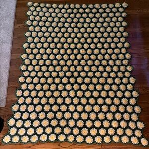Vintage Hand Crocheted Daisy Blanket